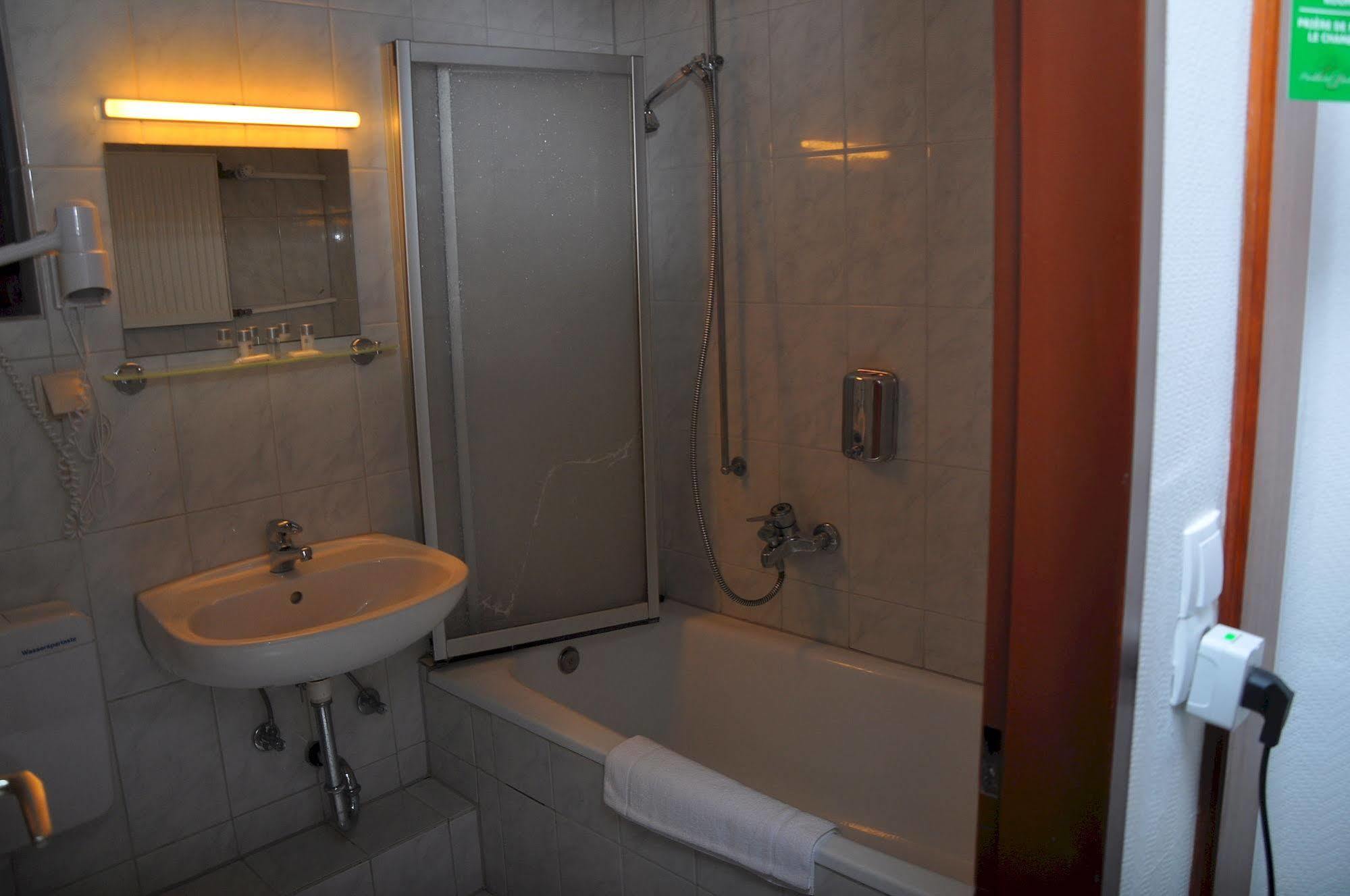 Parkhotel Lindenhof - Kostenlose Parkplaetze Оффенбах Экстерьер фото
